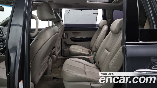 Kia Carnival 2015 thumb 12