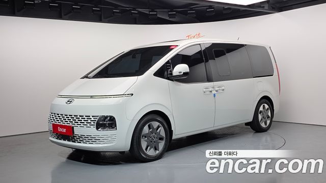 Hyundai Staria 2023 thumb 2