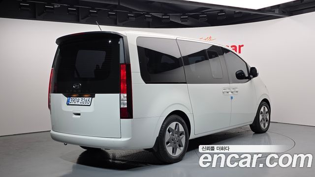 Hyundai Staria 2023 thumb 3