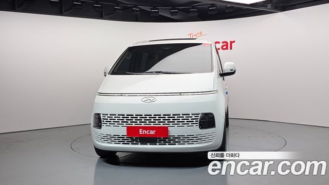 Hyundai Staria 2023 thumb 4