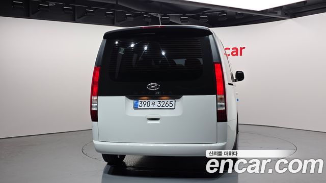 Hyundai Staria 2023 thumb 5