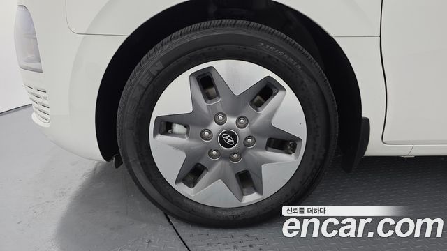 Hyundai Staria 2023 thumb 6