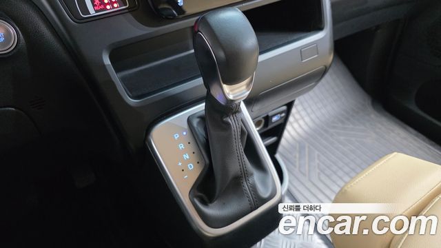 Hyundai Staria 2023 thumb 9