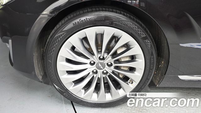 Genesis G90 2017 thumb 6