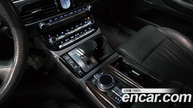 Genesis G90 2017 thumb 9