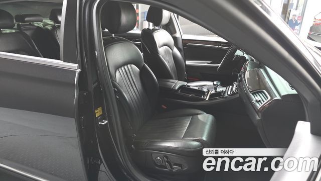 Genesis G90 2017 thumb 10
