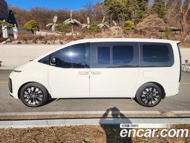Hyundai Staria 2025 thumb 4
