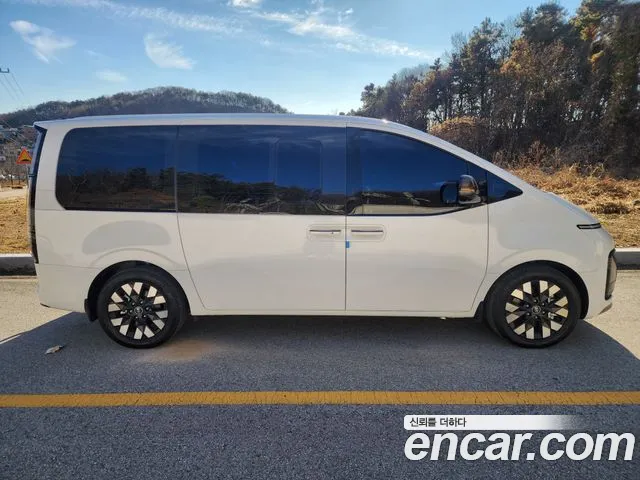 Hyundai Staria 2025 thumb 8