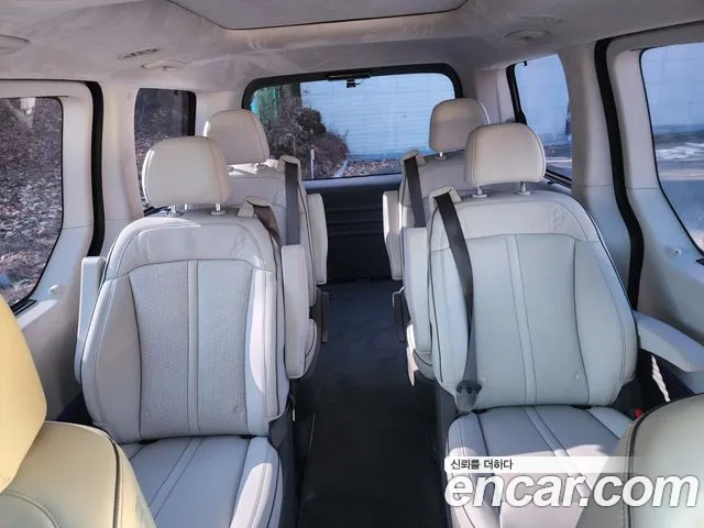 Hyundai Staria 2025 thumb 10