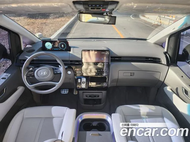 Hyundai Staria 2025 thumb 11