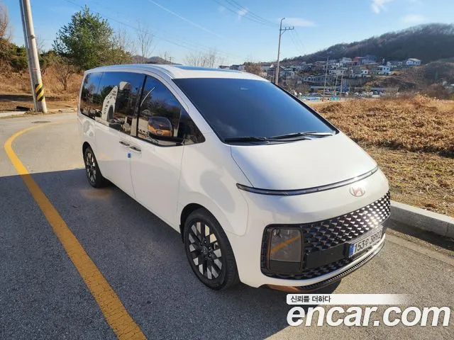 Hyundai Staria 2025 thumb 12