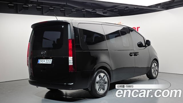 Hyundai Staria 2024 thumb 3