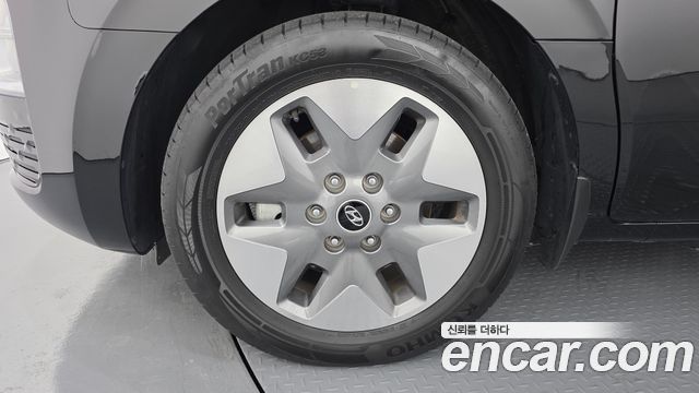 Hyundai Staria 2024 thumb 5