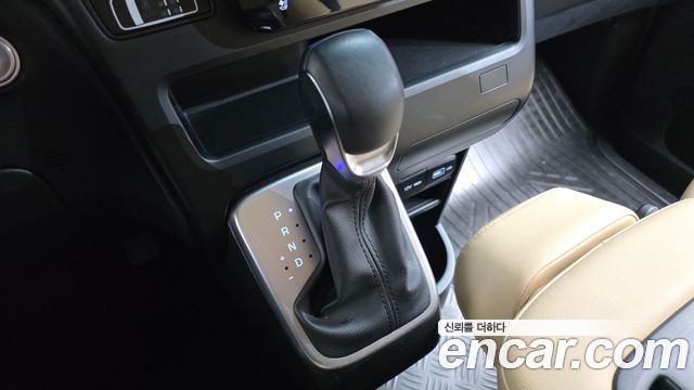 Hyundai Staria 2024 thumb 9