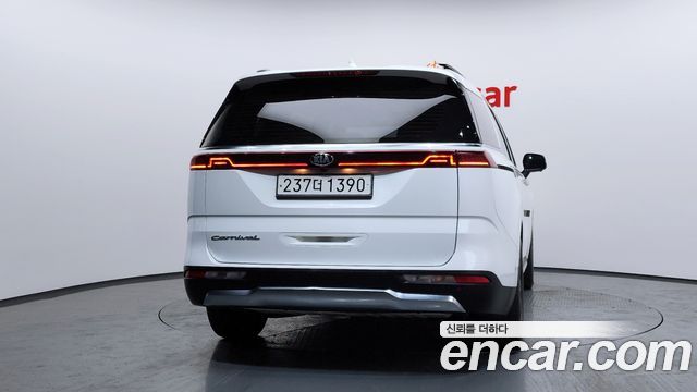 Kia Carnival 2021 thumb 5