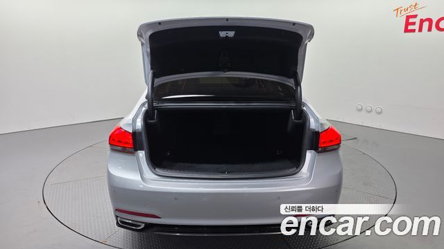Genesis G80 2017 thumb 12