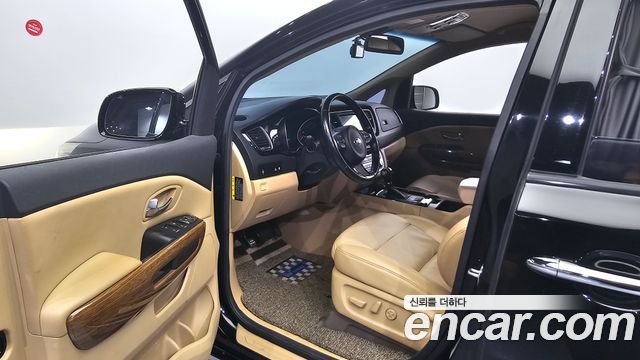 Kia Carnival 2015 thumb 10