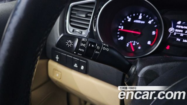 Kia Carnival 2015 thumb 11
