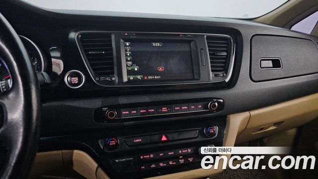 Kia Carnival 2015 thumb 12