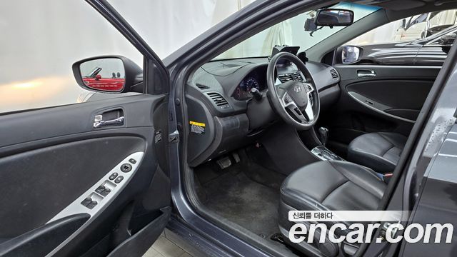 Hyundai Accent 2011 thumb 10