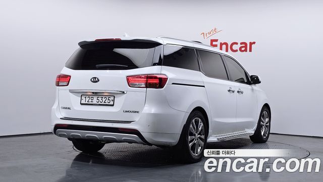 Kia Carnival 2015 thumb 3