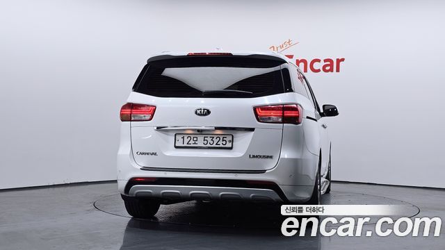 Kia Carnival 2015 thumb 5