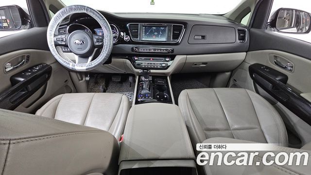 Kia Carnival 2015 thumb 8