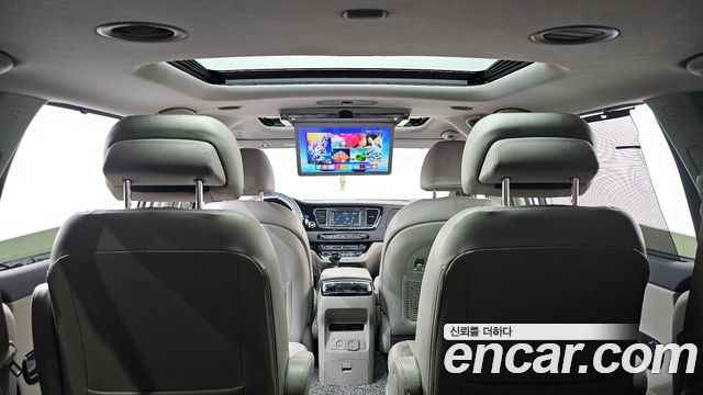 Kia Carnival 2015 thumb 11