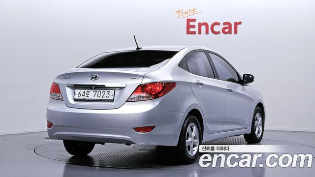Hyundai Accent 2012 thumb 3