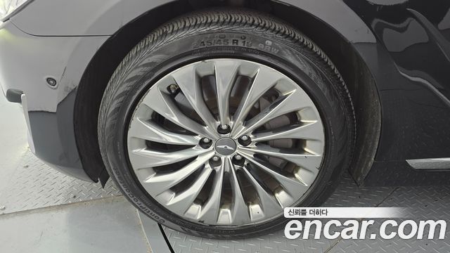 Genesis G90 2016 thumb 5
