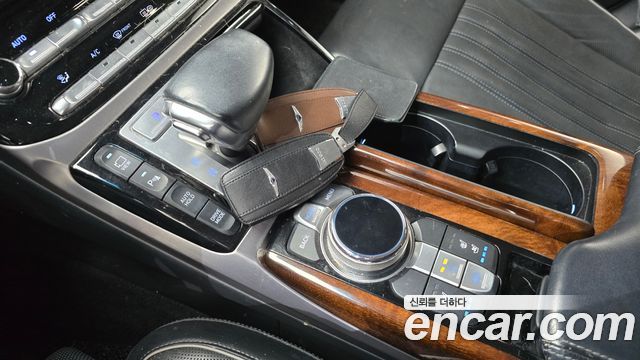 Genesis G90 2016 thumb 9