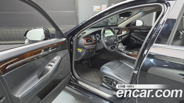 Genesis G90 2016 thumb 10