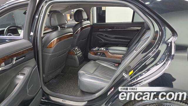 Genesis G90 2016 thumb 12