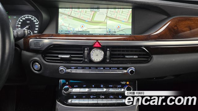 Genesis G90 2016 thumb 11