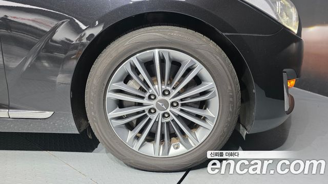 Genesis G90 2017 thumb 6