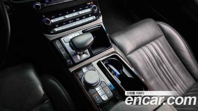 Genesis G90 2017 thumb 9