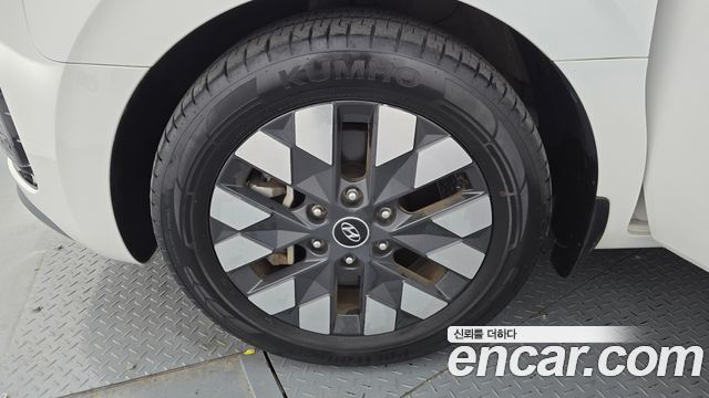 Hyundai Staria 2022 thumb 6