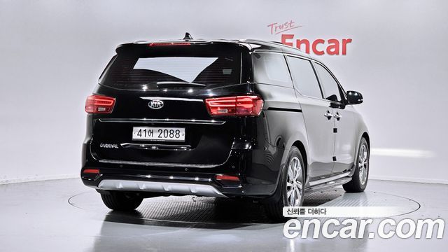 Kia Carnival 2018 thumb 2