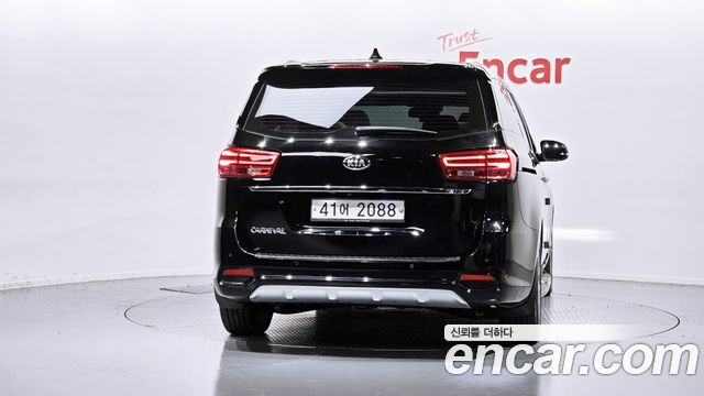 Kia Carnival 2018 thumb 4