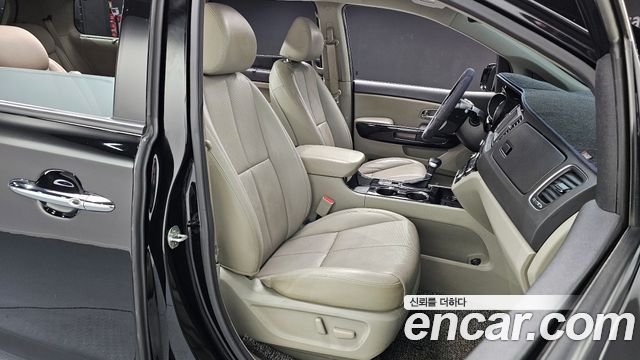 Kia Carnival 2018 thumb 10