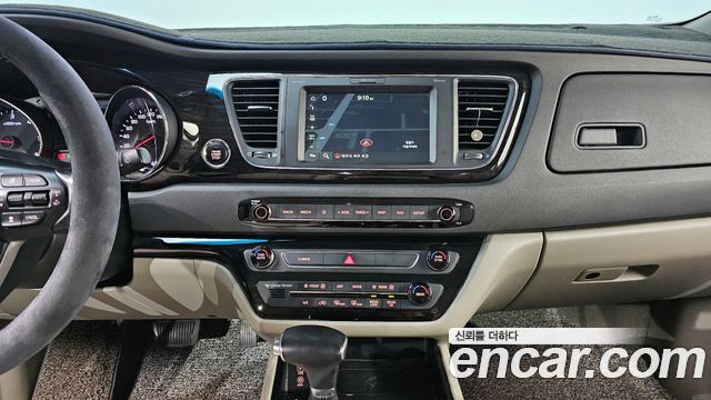 Kia Carnival 2018 thumb 11
