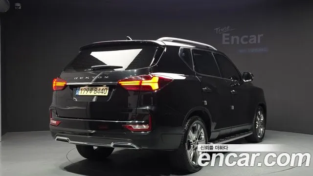 SsangYong Rexton 2021 thumb 3