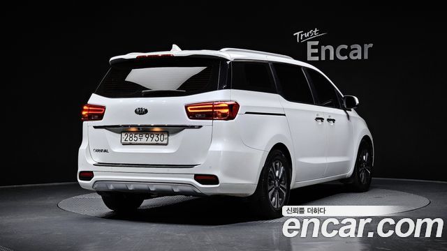 Kia Carnival 2018 thumb 3