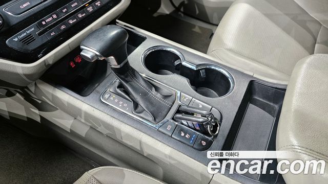 Kia Carnival 2018 thumb 10