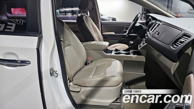 Kia Carnival 2018 thumb 11