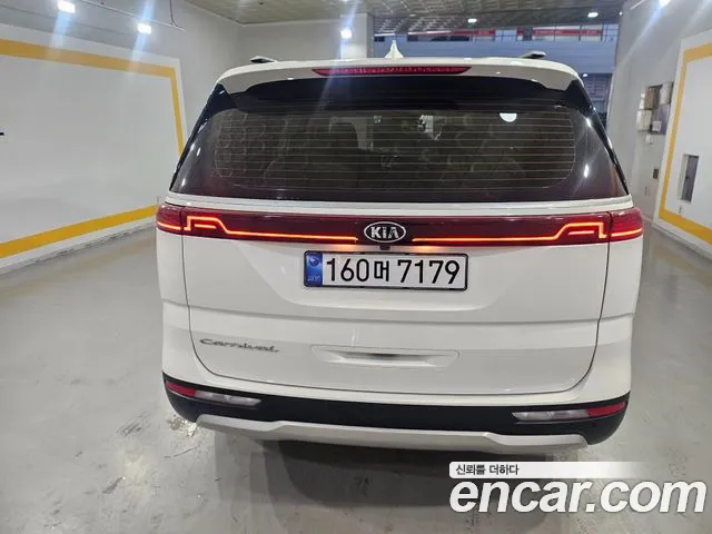 Kia Carnival 2021 thumb 5
