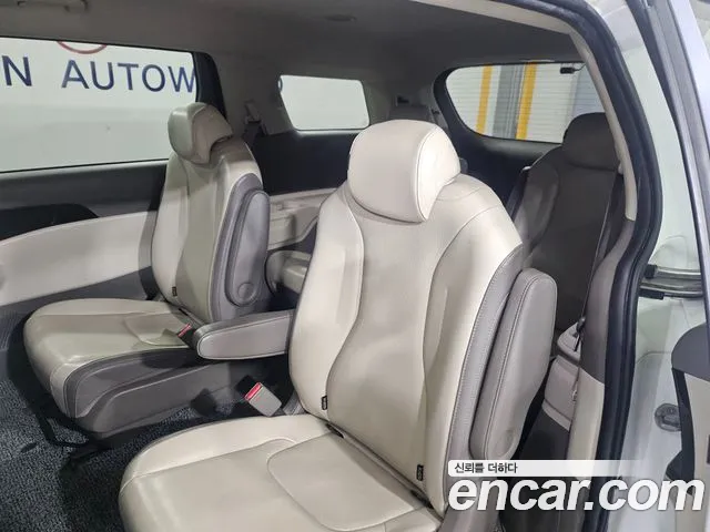 Kia Carnival 2021 thumb 9
