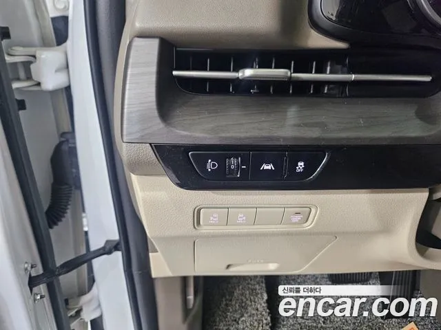 Kia Carnival 2021 thumb 3