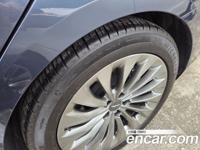 Genesis G90 2016 thumb 6