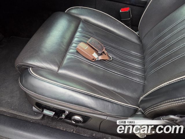 Genesis G90 2016 thumb 11